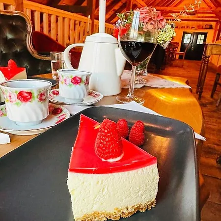 Kråen Gard Jaktstuga Larsnes